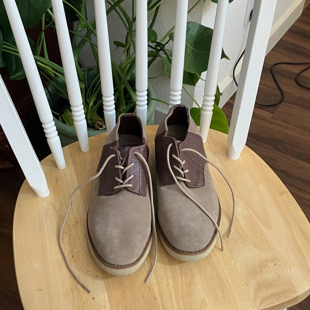 Clarks Two-Tone Brown Lace-Up Oxfords